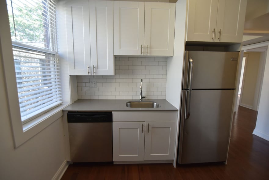 Building Photo - 3802 N Pine Grove Ave