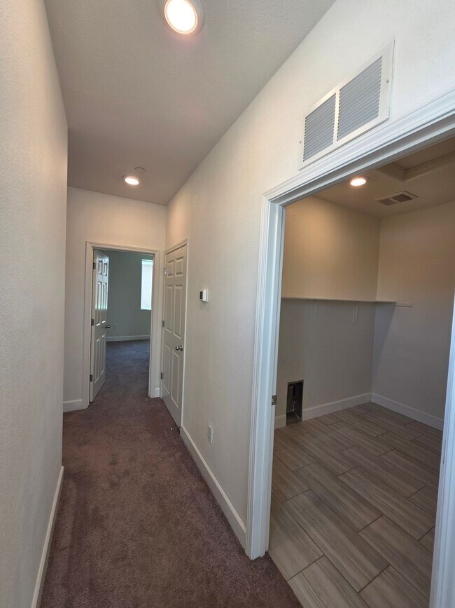 Building Photo - Newer 5 Bedroom 4.5 Bathroom in SE Visalia!! Coming soon!!