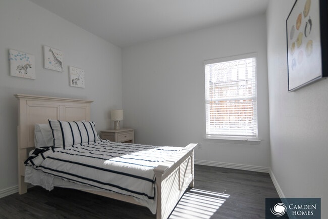 Building Photo - 210 Cypress Pt Dr