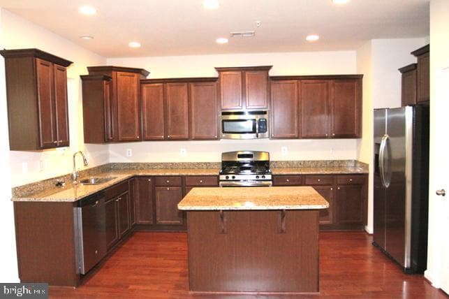 Building Photo - 7568 Stonehouse Run Dr