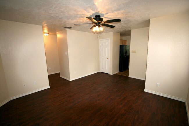 Building Photo - Great College Station Home Near Parks