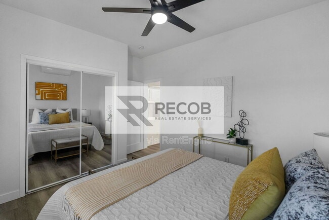 Building Photo - 1638 Elm Ave