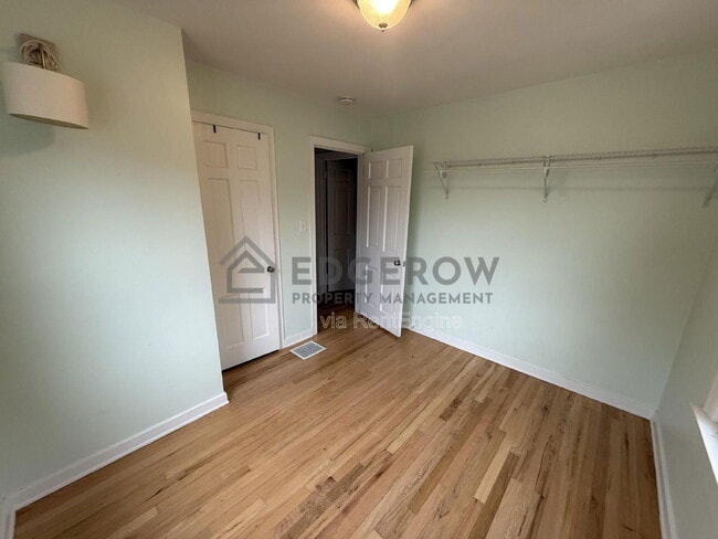 Building Photo - 844 Reynard St SE