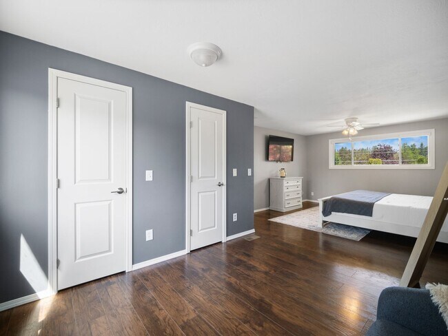 Building Photo - Spacious 4-Bedroom Pet-Friendly Home in North Spokane