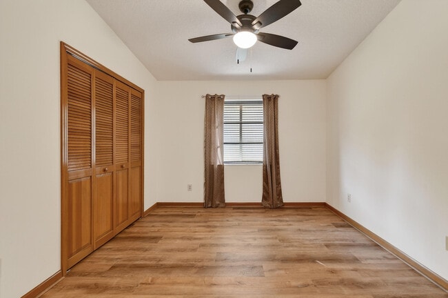 Building Photo - 6016 Pompano St