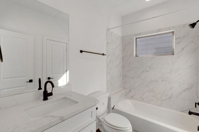 Building Photo - 1526 Chestnut St