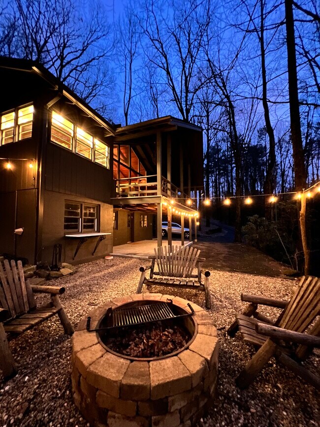 Building Photo - 59 Elm Dr