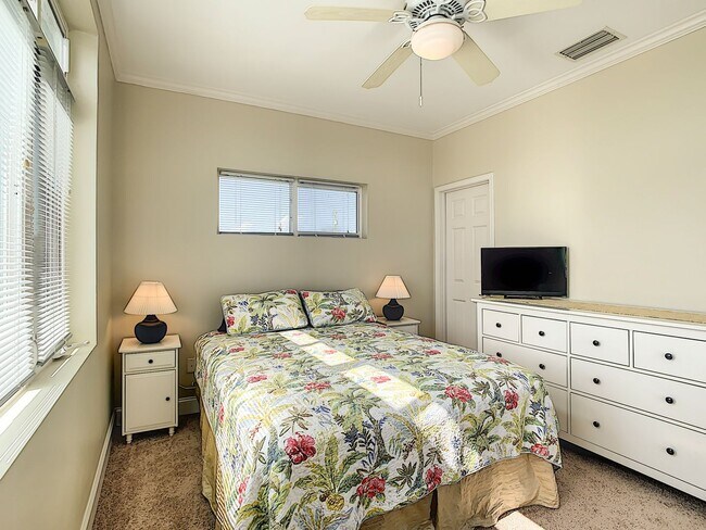 Building Photo - 631 Tahiti Ct