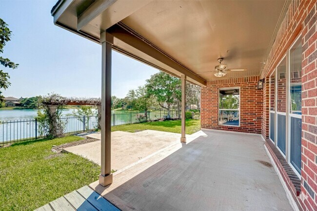 Building Photo - 25911 Palmdale Estate Dr