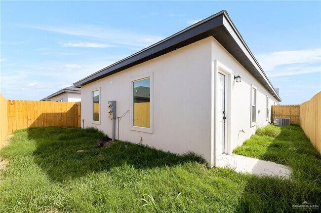 Building Photo - 21 Hilltop Ave