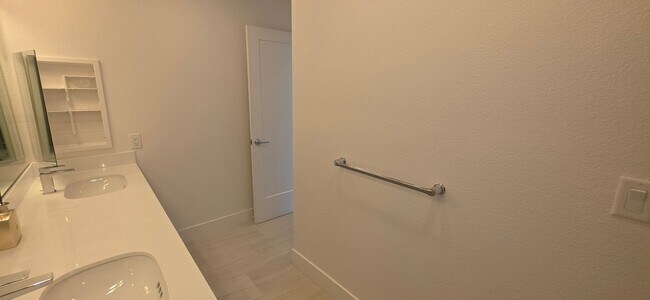 Building Photo - Luxury New Build with 2 En-Suites | Quartz Kitchen | Prime Fremont Location