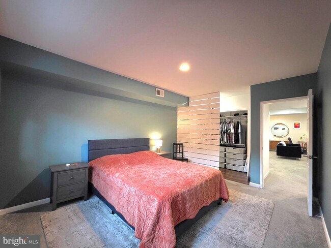 Building Photo - 2700 Dartmouth Rd