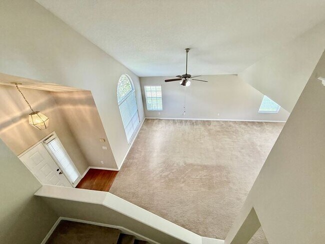 Building Photo - LARGE AND SPACIOUS 4/3 HOME IN EAST ORLANDO WEDGEFIED COMMUNITY