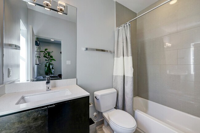 Building Photo - 1401 Fairview St