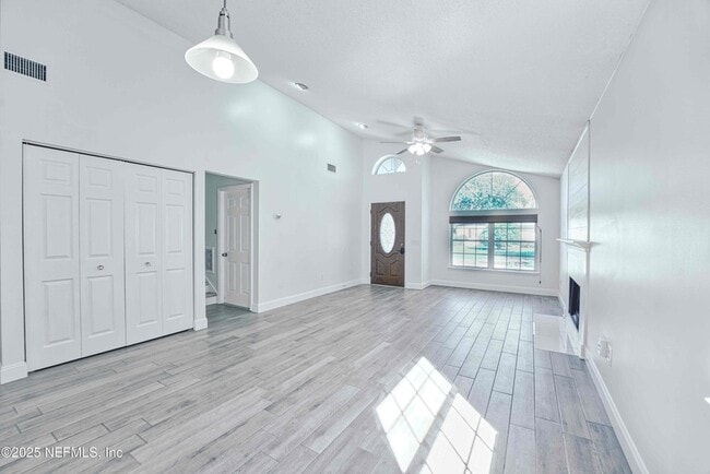 Building Photo - 303 D St