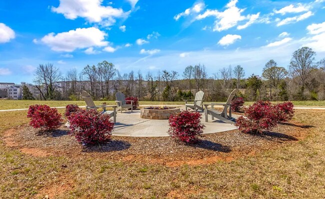 Building Photo - Modern 3 Bedroom Home Available October 1s...