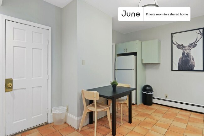 Building Photo - Private bedroom in 4 bed/2 bath Home
