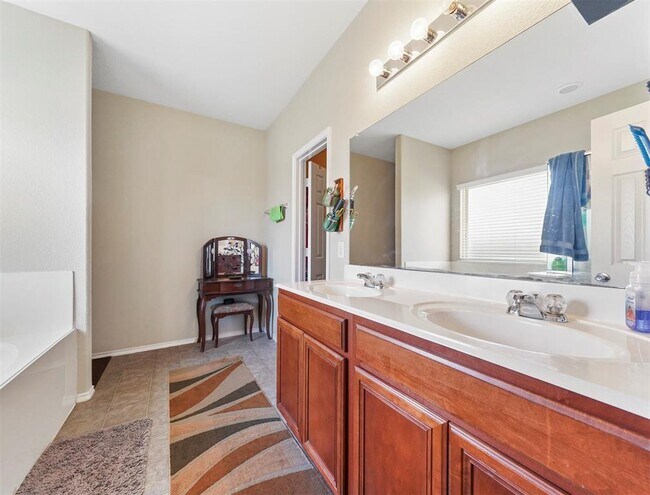 Building Photo - 16006 Arapaho Bend Ln