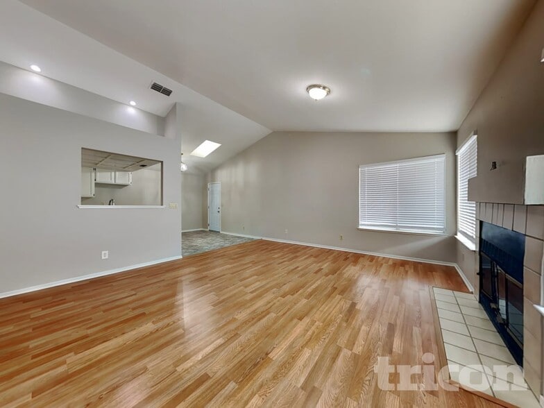 Building Photo - 7726 Robinette Rd