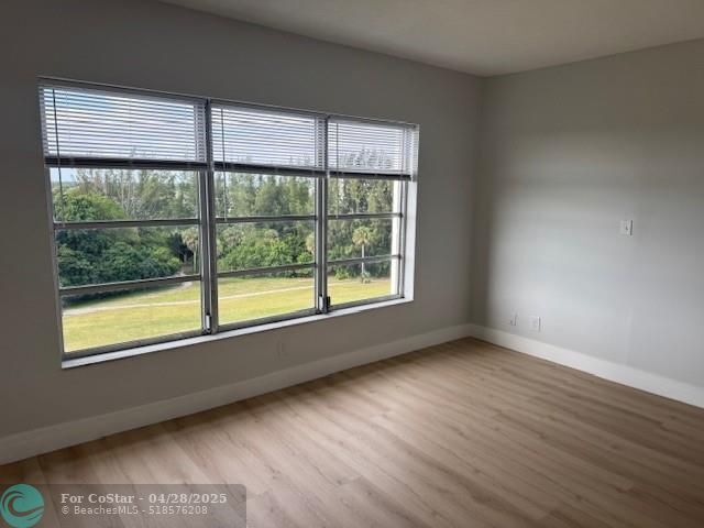 Building Photo - 3150 N Palm Aire Dr