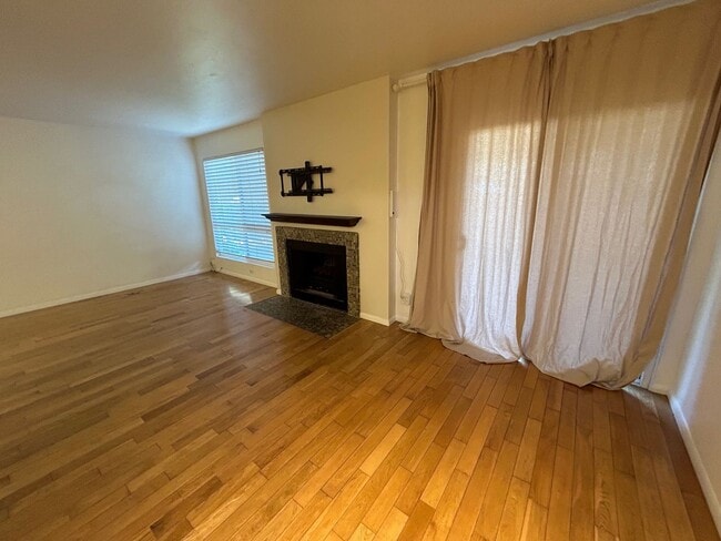 Building Photo - 570 Peach St