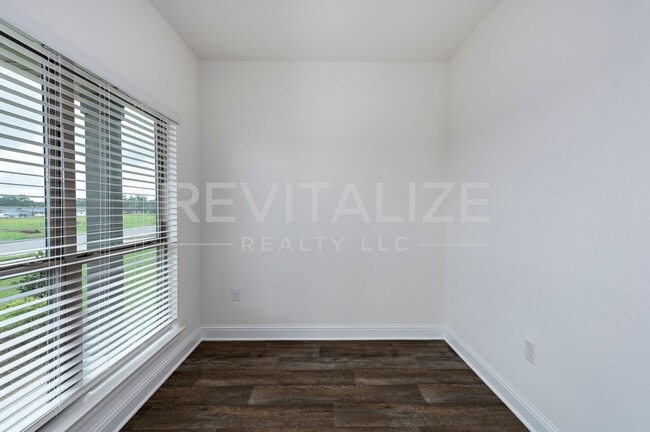 Building Photo - 13330 Shea Cir
