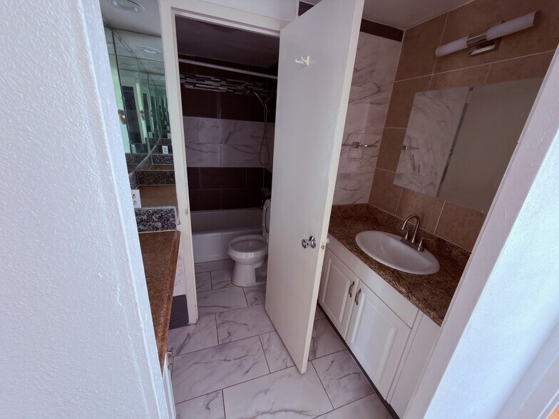 Building Photo - 7520 Hornwood Dr