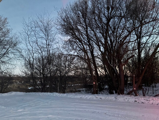 Building Photo - 305 E Meade Ct