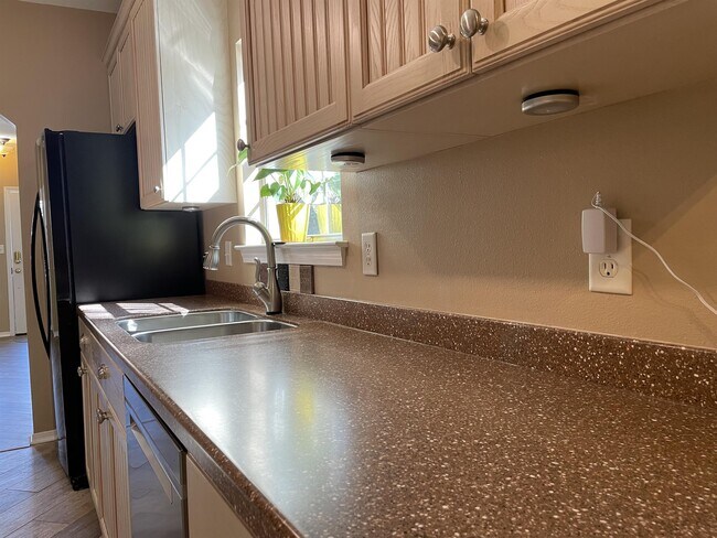 Building Photo - 1322 Treasure Cove