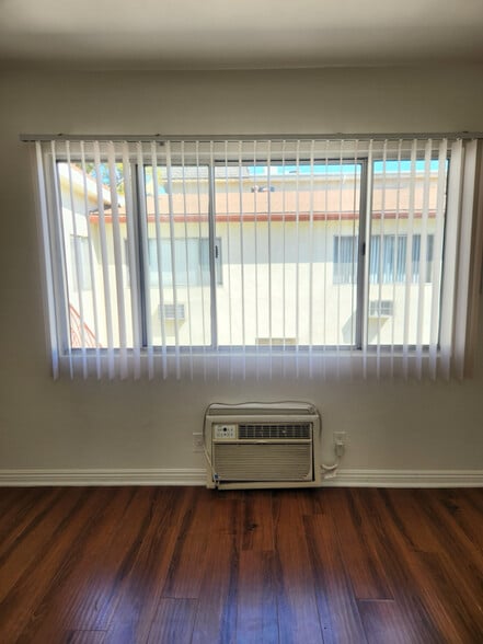 Building Photo - 18546 Clark St