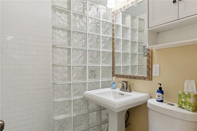 Building Photo - 301 Van Buren St