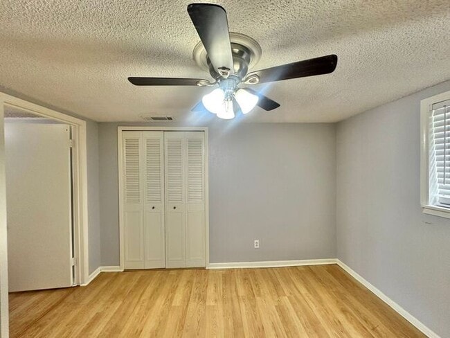 Building Photo - 1 Bed 1 Bath at Broadway Apartments! All B...
