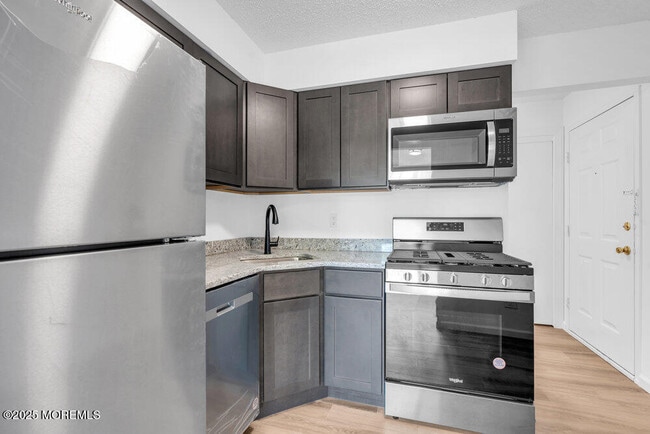Building Photo - 56 Diane Dr