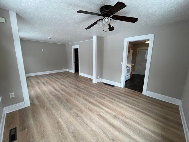 Building Photo - 1 Bed 1 Bath Duplex in North Fort Collins!