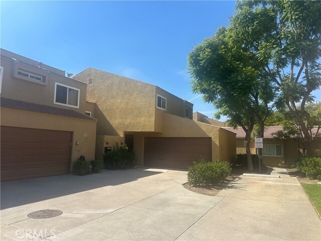 Primary Photo - 4781 Logana Plaza