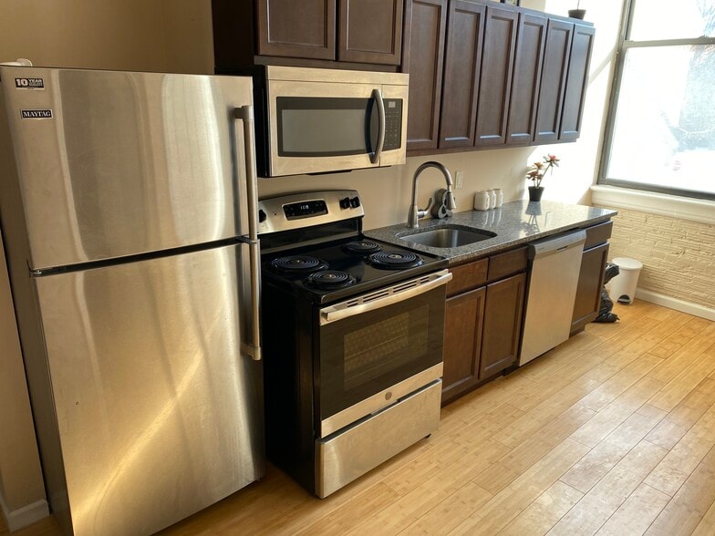 Primary Photo - 41 Chenango