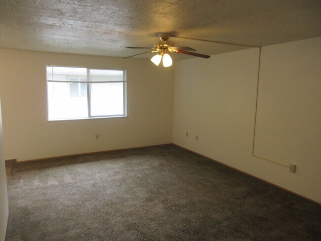 Building Photo - Quiet Two Bedroom Apartment in Keizer