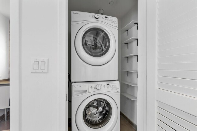 Building Photo - 88 SW 7th St