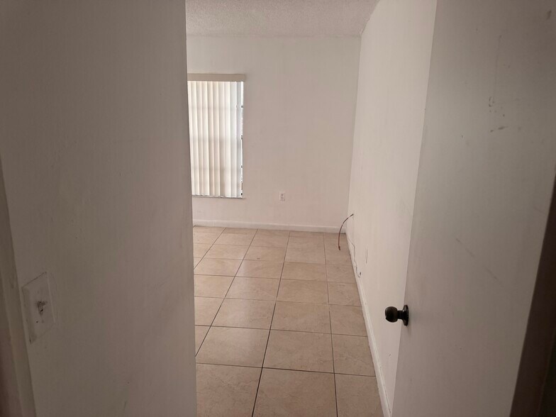 Building Photo - 13870 SW 62nd St
