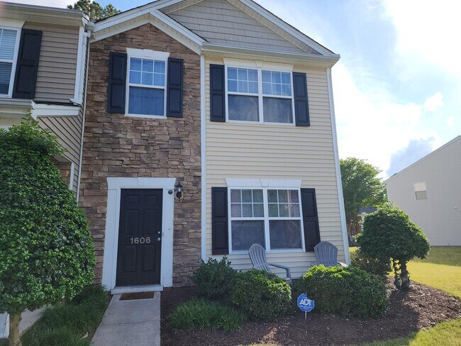 Primary Photo - 1725 TW Alexander Dr