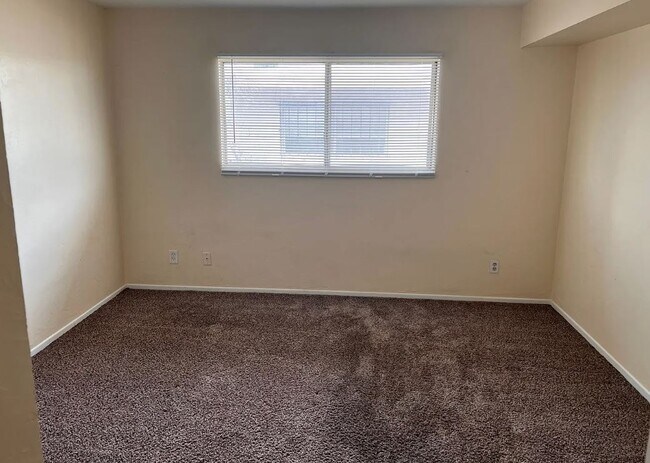 Building Photo - 2151 S Winstel Ave