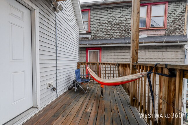 Building Photo - 1733 N Artesian Ave