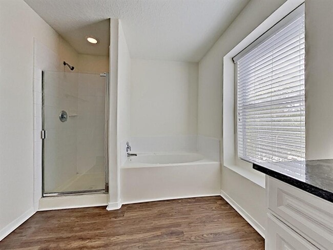 Building Photo - 16973 Scenic Knoll