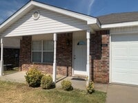 Building Photo - 8009 Huntington Way