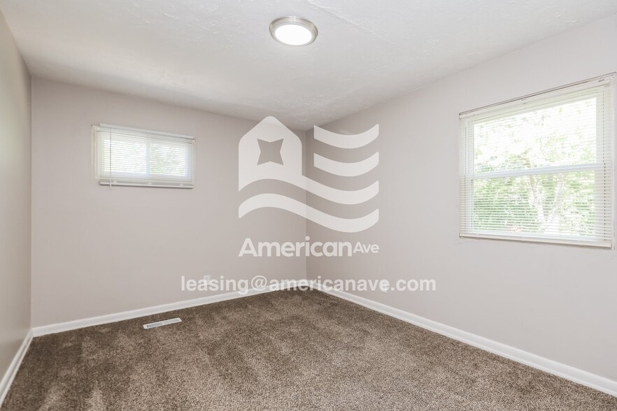 Building Photo - 3907 Larkspur Dr