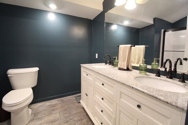 Building Photo - 6171 Collins St NE