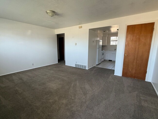Building Photo - SINGLE FAMILY HOUSING -  2 bed/1 bath in Orem