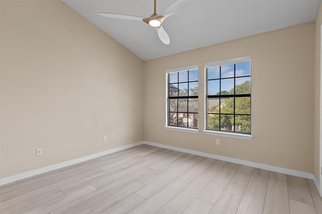 Building Photo - 11901 Swearingen Dr