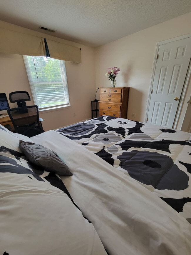 Building Photo - 305 Humble Rd