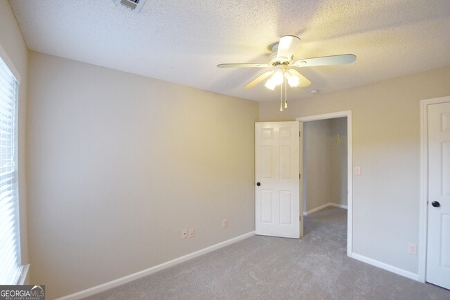 Building Photo - 571 N Fairfield Dr